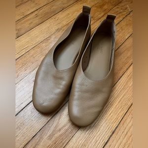 Everlane leather Day Glove flat, 9.5